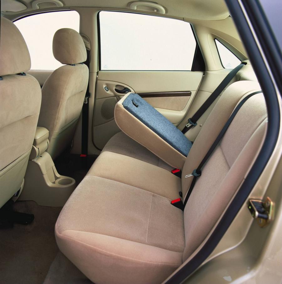  Ford Focus Saloon 1999 года  (фото 16 из 53)